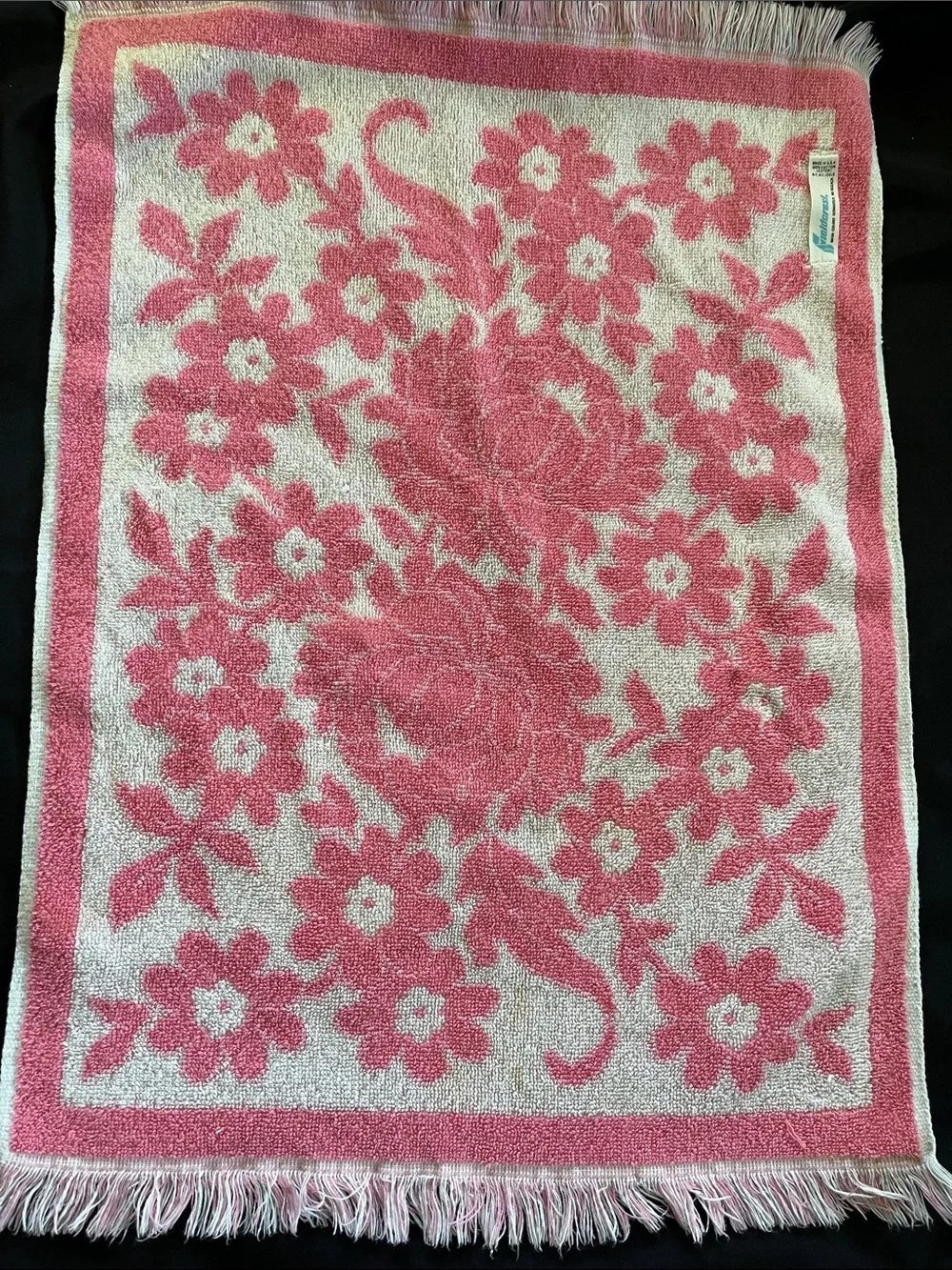 Vtg Fieldcrest Floral Sculpted Hand Towel Pink & White Flower Power MCM *READ*